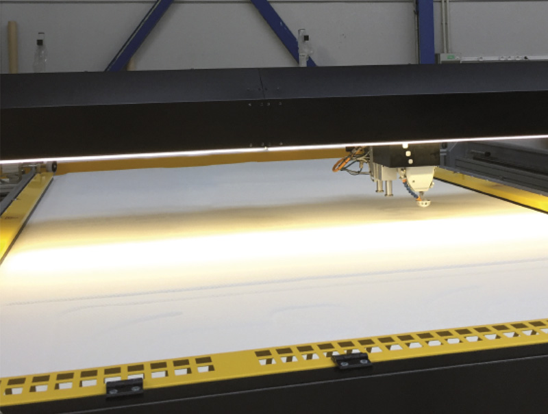 Acolchadora Industrial para Costura en Contínuo con Un Cabezal - Imagen 3