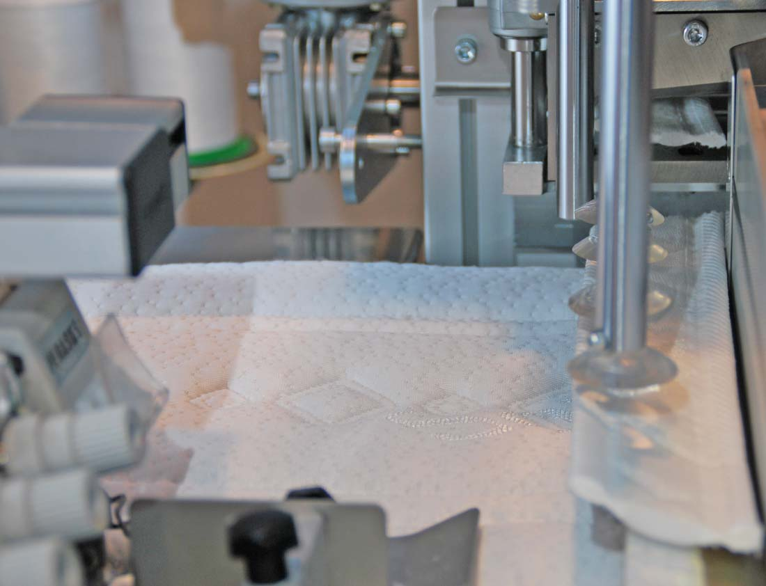 Máquina Automática de Inserción de Asas Verticales en el Borde del Colchón - Imagen 2